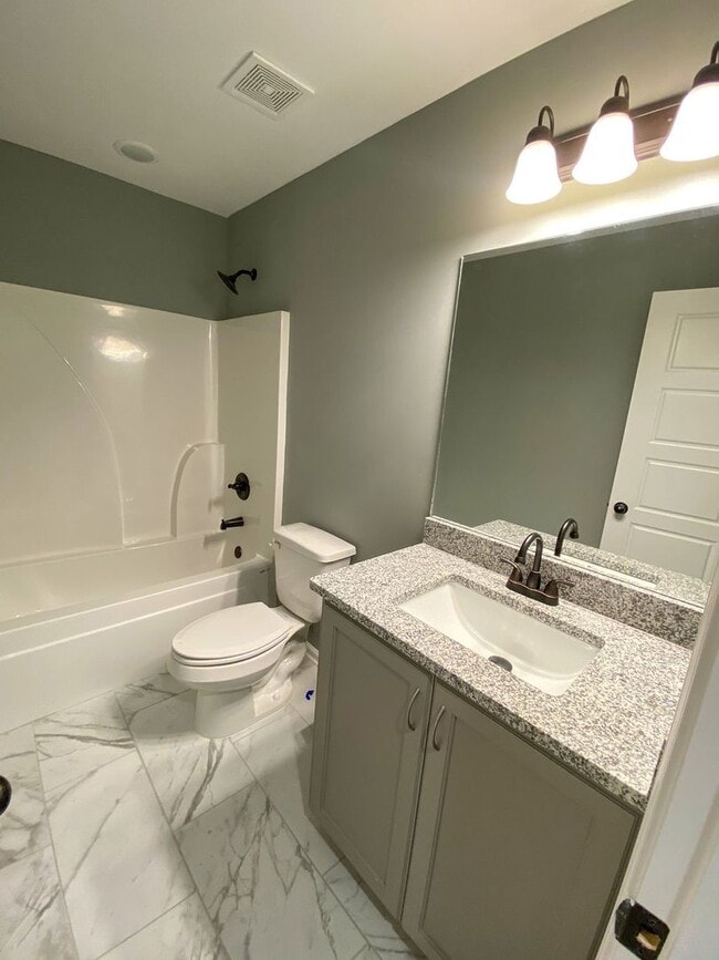 Building Photo - 3 bedroom, 2.5 bath, Built in 2022, close ...