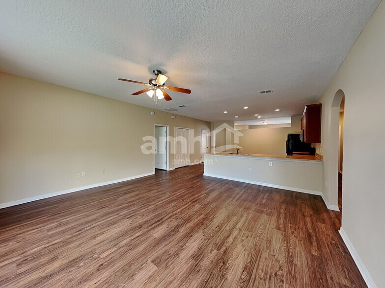 Building Photo - 711 Red Cedar Ct
