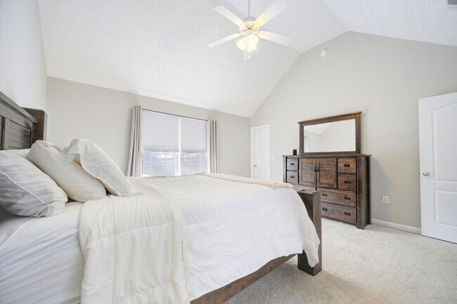 Building Photo - 3 Bedroom with a Fabulous Florida Room in Crestview!