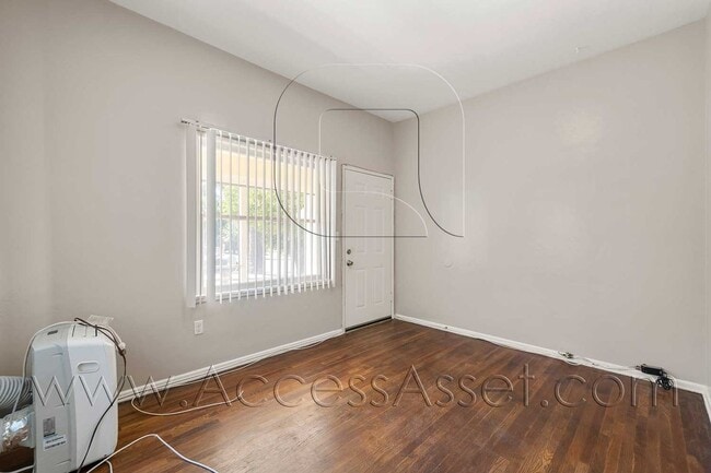 Building Photo - 207 E Graham Ave