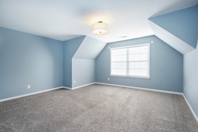 Building Photo - 2601 Potomac Ct