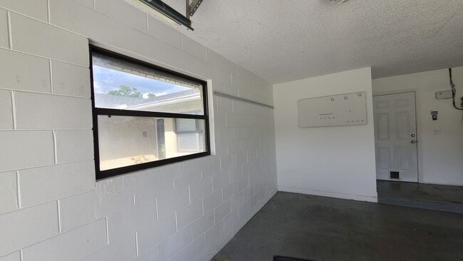 Building Photo - 399 Barberry Ln