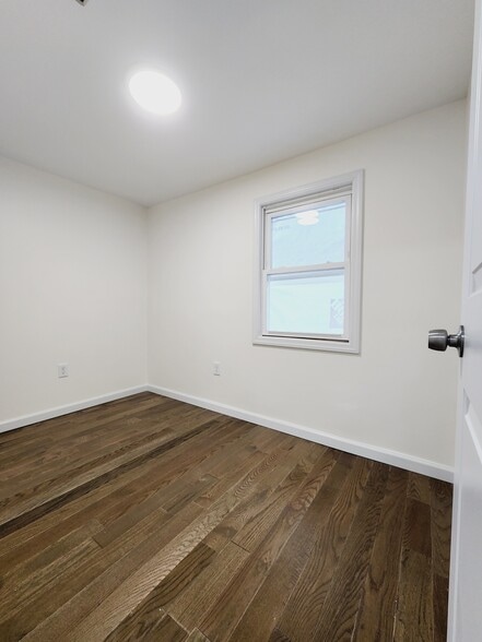 83 Oak St 3 - 77 Oak St