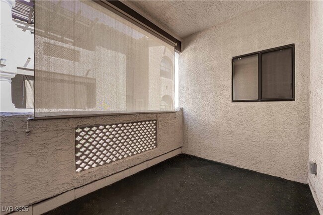 Building Photo - 1419 Santa Margarita St