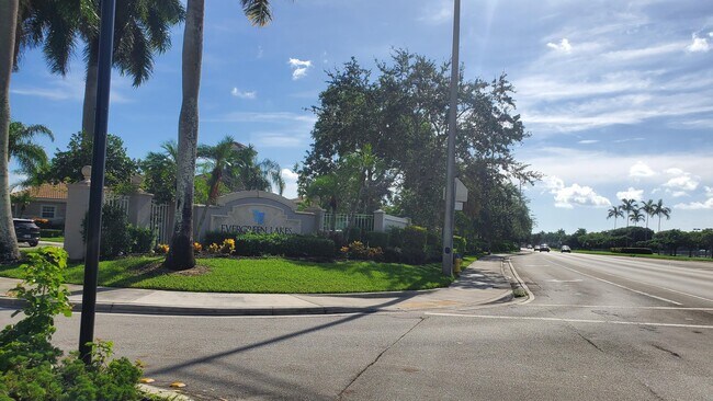 Building Photo - 5011 Wiles Rd