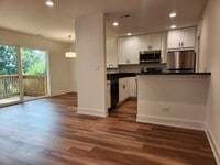 Building Photo - 915 Shorewood