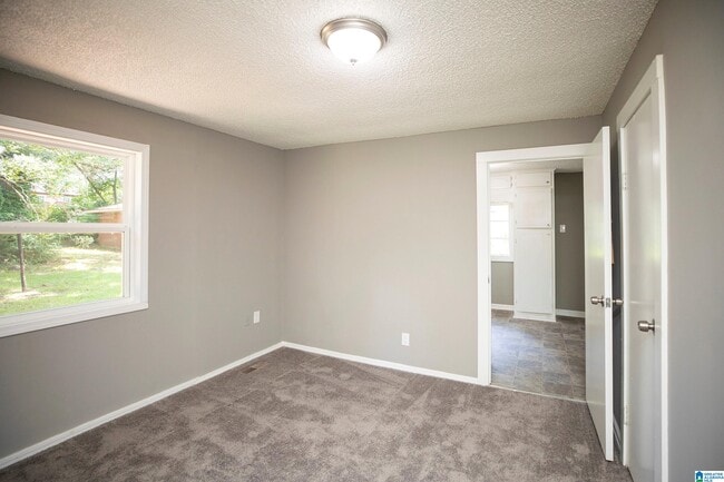 Building Photo - 410 Swann Dr