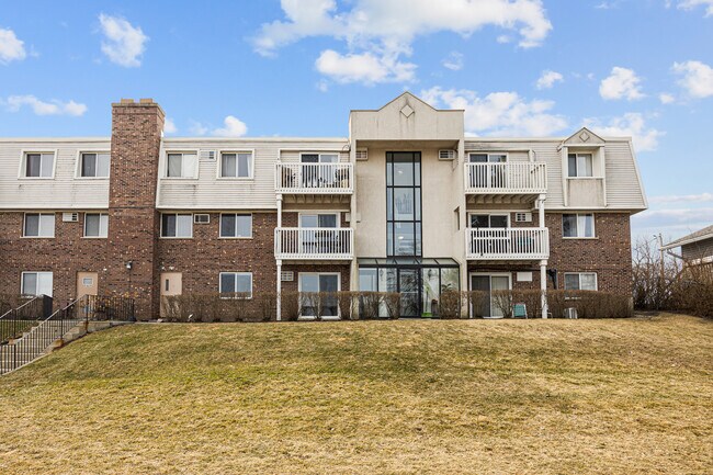 Building Photo - 155 E Mill St