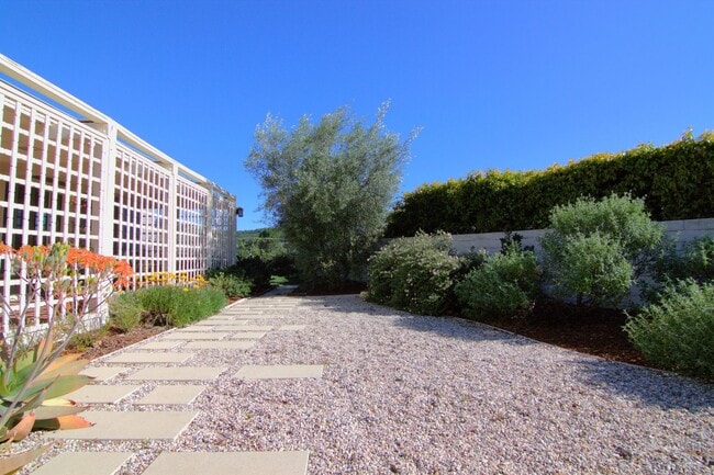 Building Photo - 22503 Charlestown Dr