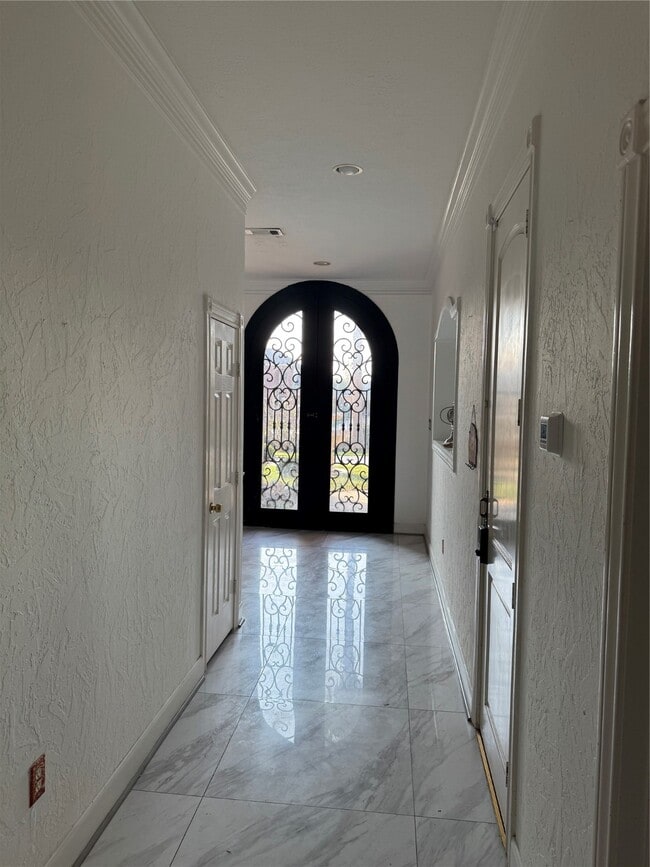 Building Photo - 6015 Ladonia St