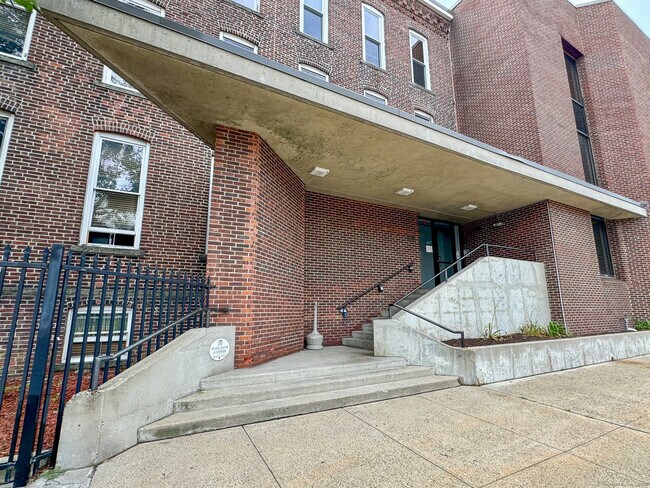 Building Photo - 325 Lafayette St