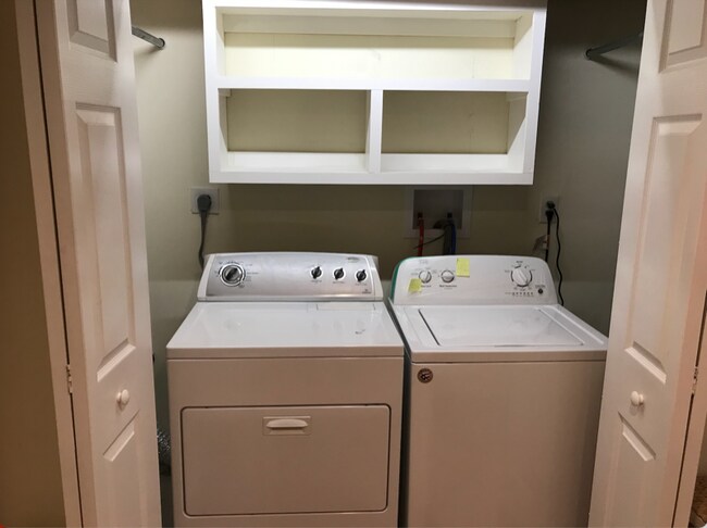 Building Photo - 99 Woodside S Ln