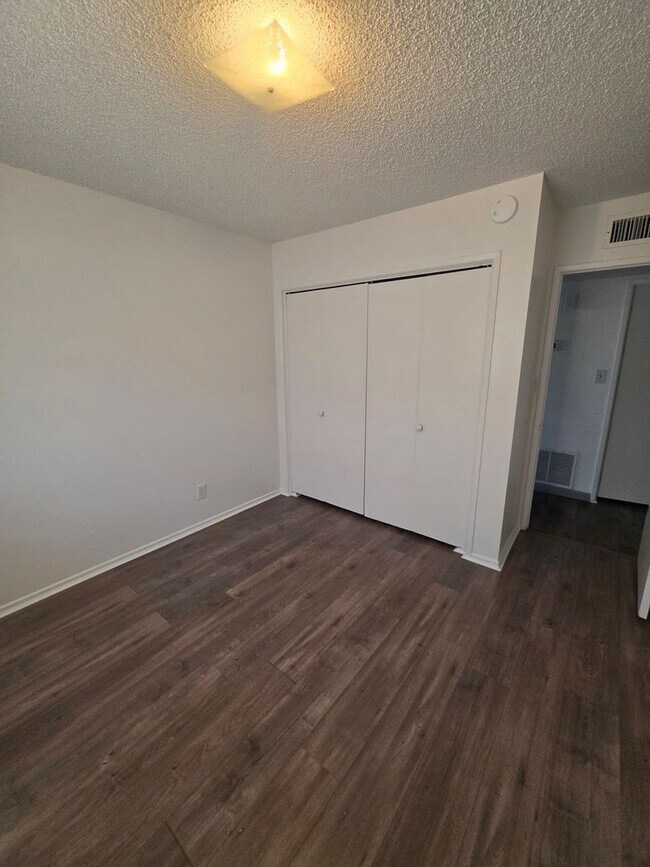 Building Photo - Newly Remodeled 3 Bedroom House in Bullhead