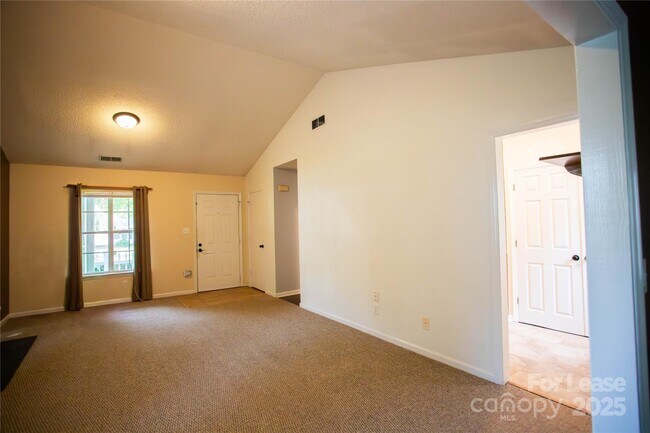 Building Photo - 322 Cottonwood Park Dr