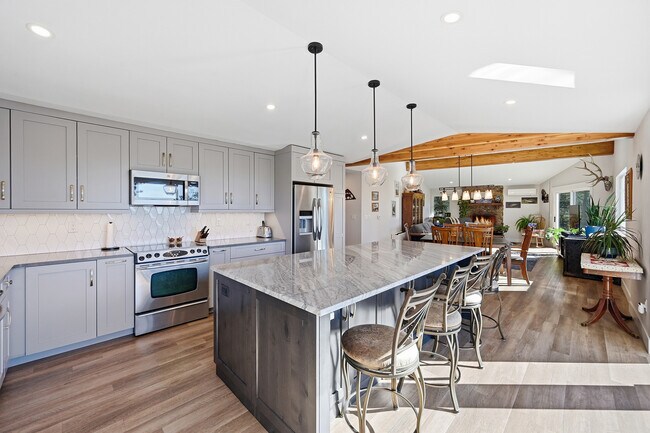 Building Photo - 30855 Walter Dr