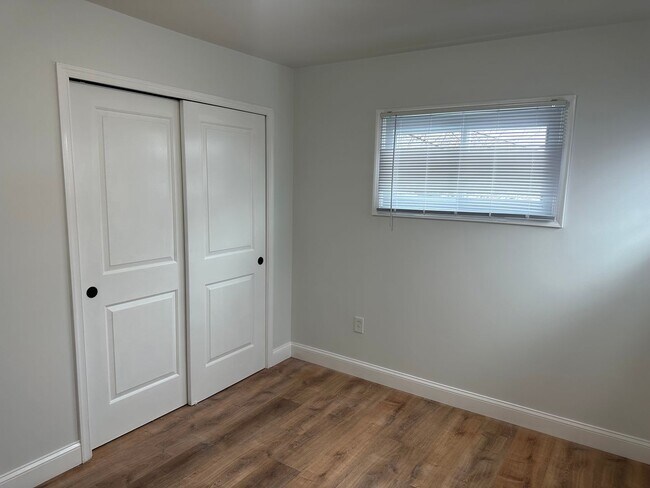Building Photo - Renovated Pennsbury School District 4 bedroom 2 bath in North Park in Levittow PA Falls Twp.  Lar...