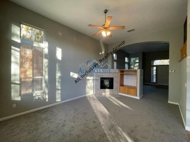 Building Photo - Charming 3-Bedroom Home in Desirable Folso...