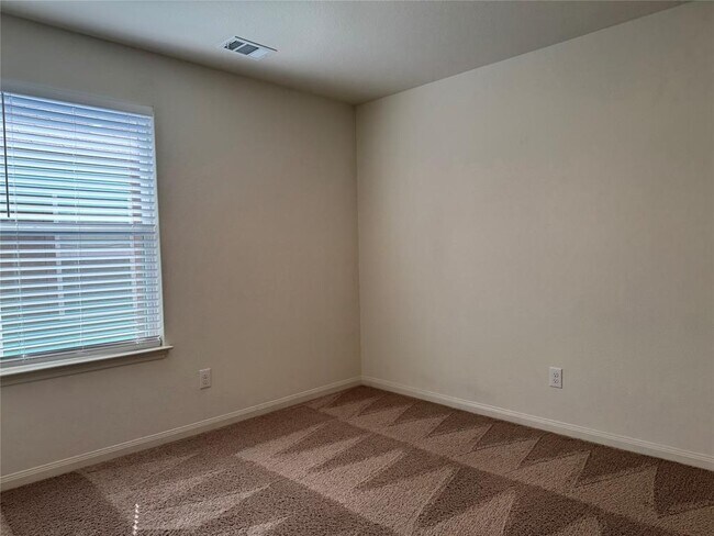 Building Photo - 313 Cres Park Dr