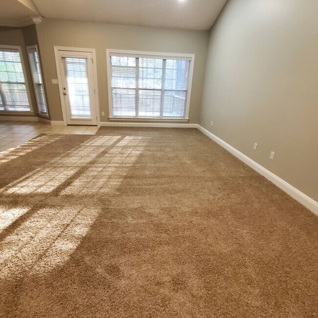 Building Photo - 4014 Liska Cir