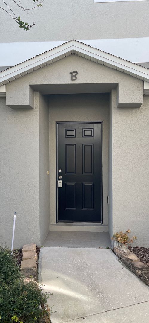Building Photo - 3 Bedroom / 2.5 Bath / 2 Car Garage Townho...