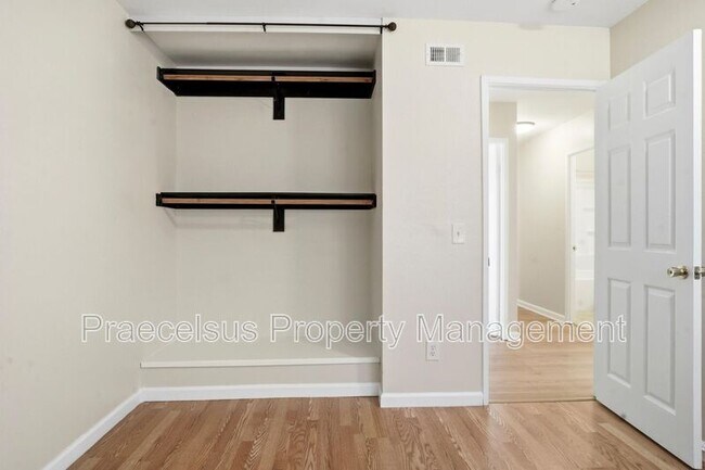 Building Photo - 3408 Clavelita St