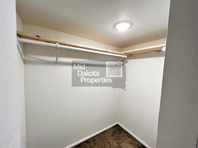 Building Photo - 404 S Minnesota- 4 Bedroom, 2 Bathroom House