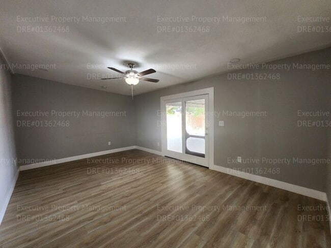 Building Photo - 4 bedroom 2 bath great location.
