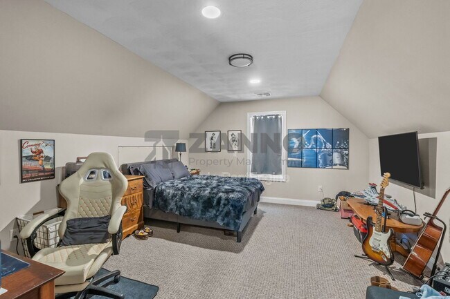 Building Photo - 498 Park Ave