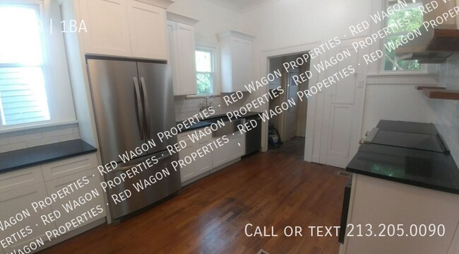 Building Photo - 411 W Mistletoe Ave