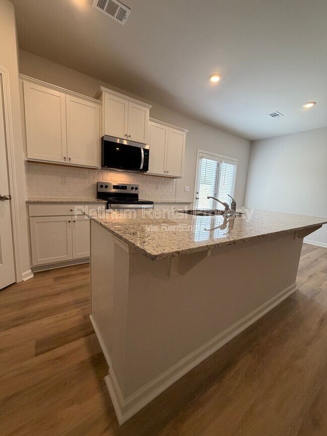 Building Photo - 42 Rustin Rdg