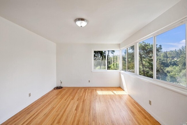 Building Photo - 343 Somerset Rd