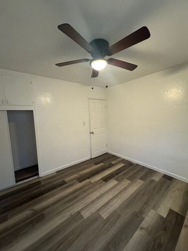 Building Photo - S 33rd