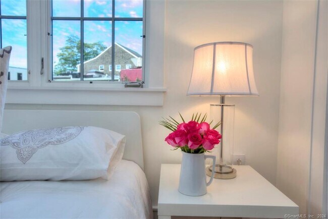 Building Photo - 5 Church Ln