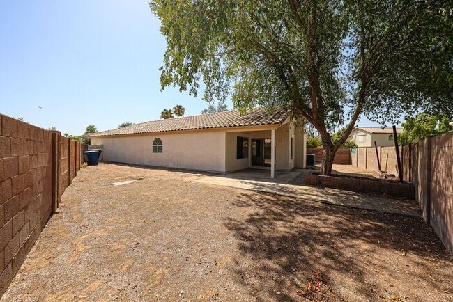 Building Photo - 3 Bed, 2 bath single level home in great Chandler location.