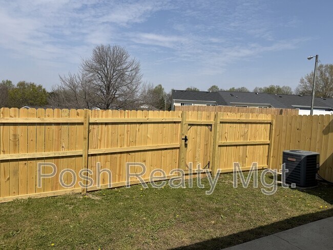 Building Photo - 629 Mystic Dr