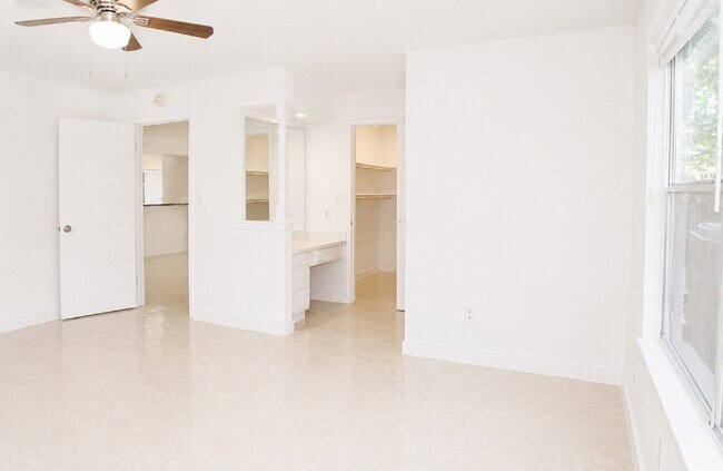 Building Photo - 11118 High Star Dr