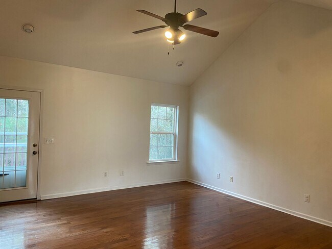 Building Photo - 940 Sandstone Ln