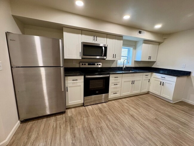 Building Photo - 518 E Cumberland St