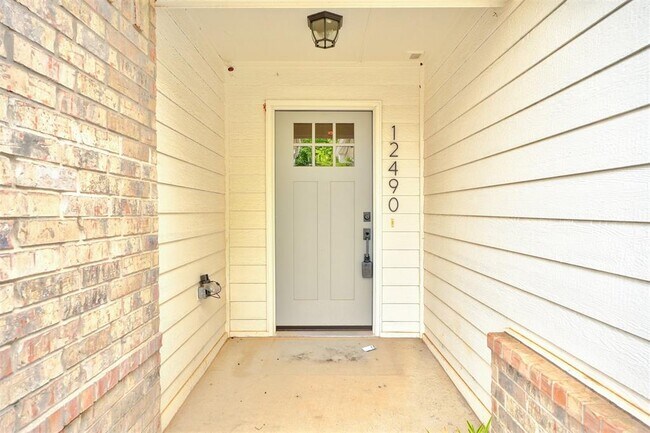 Building Photo - 12490 Native Hill Dr