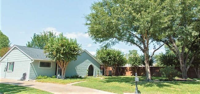Building Photo - 2835 Bernadette Ln