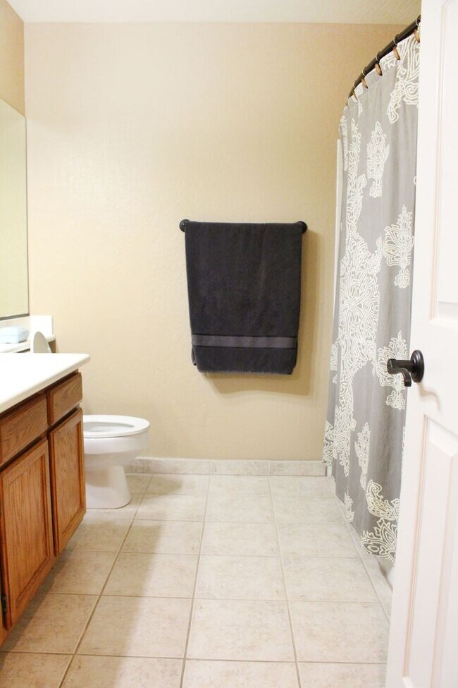 Building Photo - Mesa Gem with Pool for Rent!