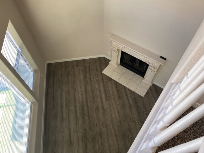 Building Photo - Must See 2/2.5 Condo in Pointe South Mount...