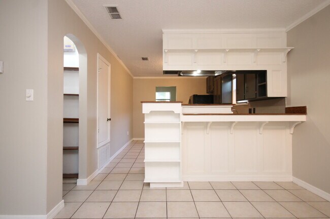 Building Photo - 2BR/1BA North Pensacola Home Near UWF with Fireplace, No Carpet & Fully Fenced Backyard