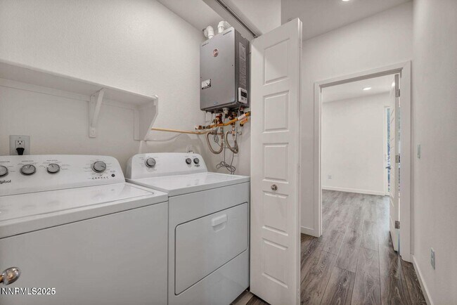 Building Photo - 557 California Ave