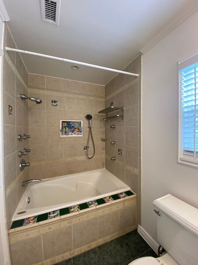 Building Photo - Long Beach: 4 bedroom 3 bath with Spacious...