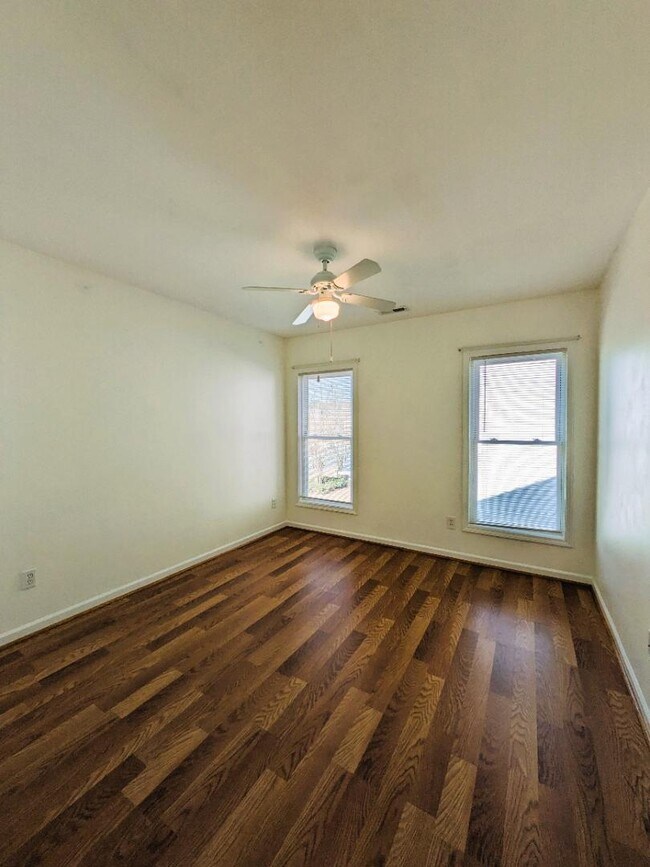Building Photo - 212 N Honey Springs Ave
