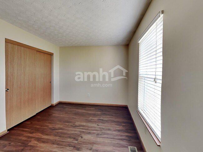 Building Photo - 461 Dover Pond Dr