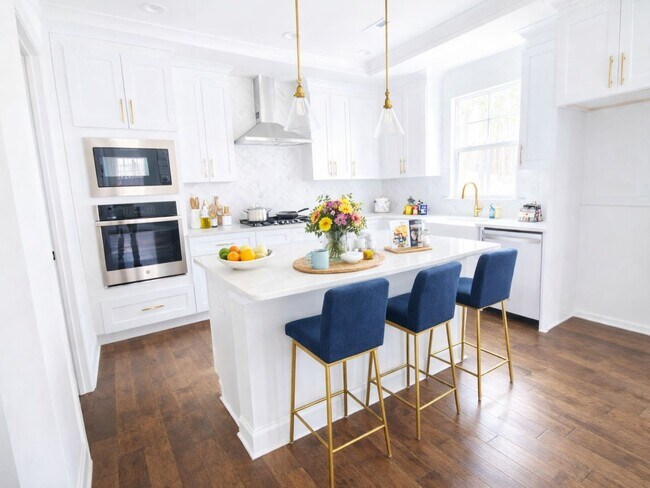 Building Photo - Beautiful 3BR 2.5BA Home in Statesville • 2 Car Garagge Tours