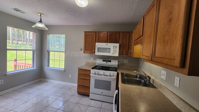 Building Photo - 7336 Bramble Oak Dr