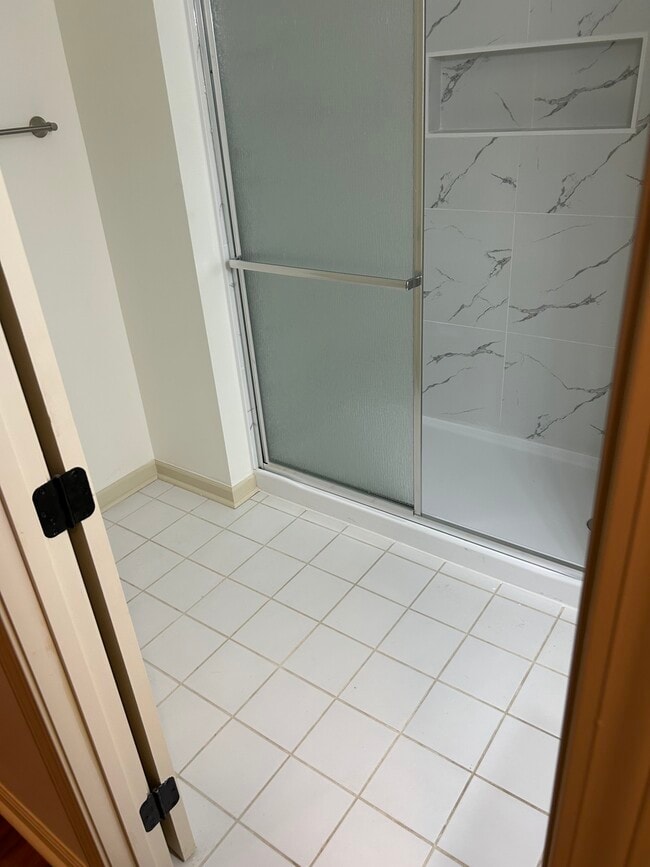 Building Photo - 6035 Riverside Dr